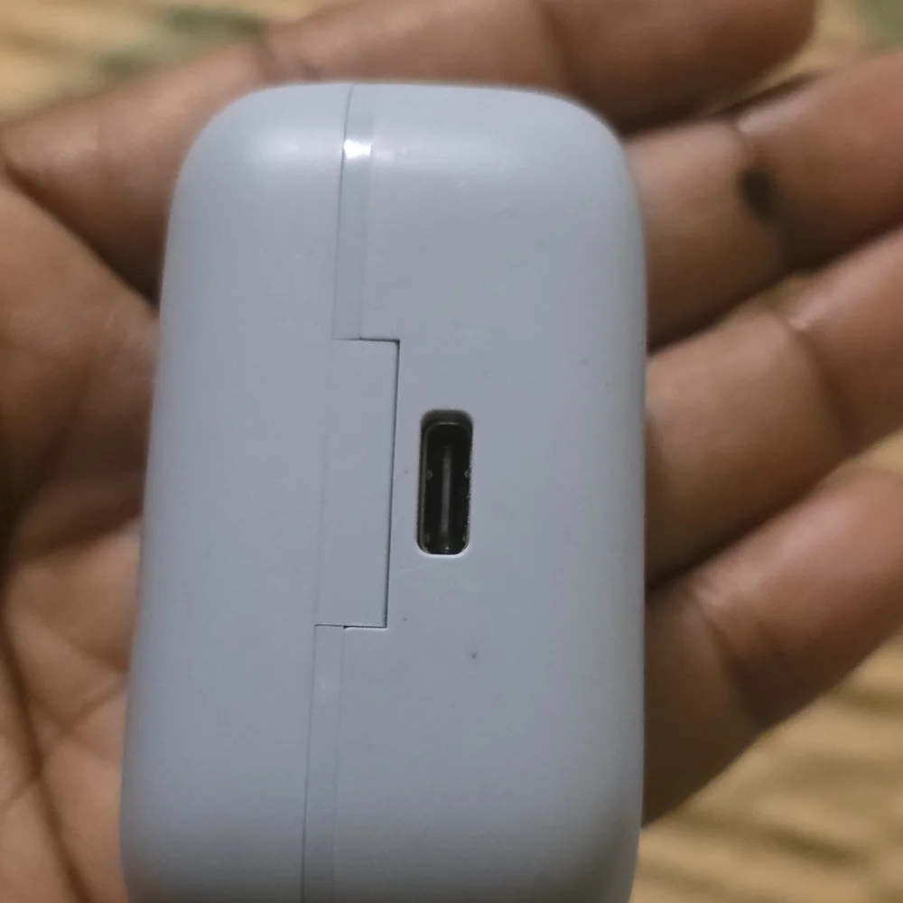 Studio White Wireless Earbuds